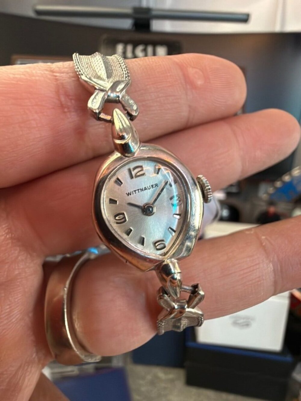 Wittnauer Tear Drop Ladies Manual Wind Watch Silver Mesh Band Vintage